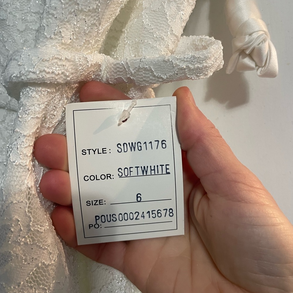 Chic White Lace Wedding Dress - Picture 6 of 8